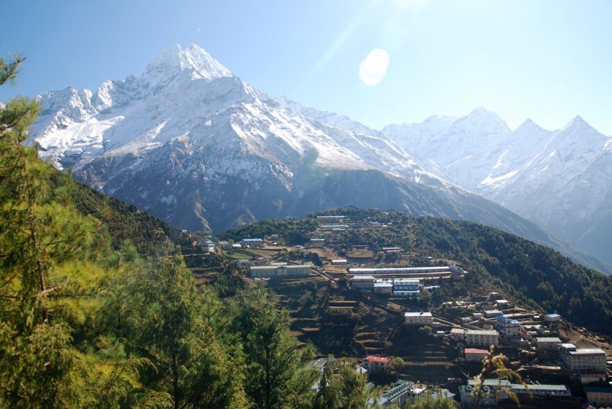 Vesnice Namche Bazar je základnou pro všechny výpravy, my odtud vyrazíme do Everest Base Campu