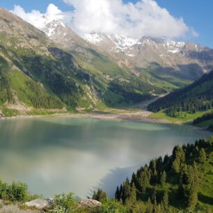 Velké almatinské jezero (Big Almaty Lake), Ťan Šan - Zailijskij Alatau, Kazachstan