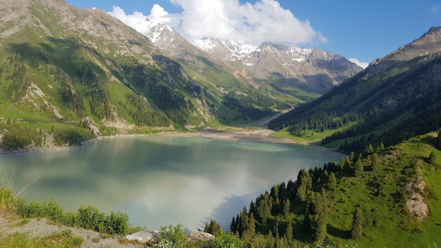 Velké almatinské jezero (Big Almaty Lake), Ťan Šan - Zailijskij Alatau, Kazachstan