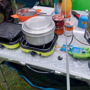Vaření pro 12 lidí v kempu na Lipně - MEVA DUAL COMPACT
