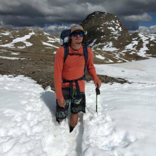 Na Zentralalpenweg nám začátkem srpna místy napadlo víc než 60 cm sněhu.