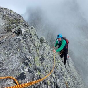 Ostrá hrana věže Žabí kôň s nadmořskou výškou 2291 m