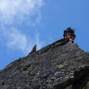 Hrana stále ubíhá, strmost už je příznivější a je zde cítit blízkost vrcholu Žabí kôň (2 291 m n.m.), Slovensko