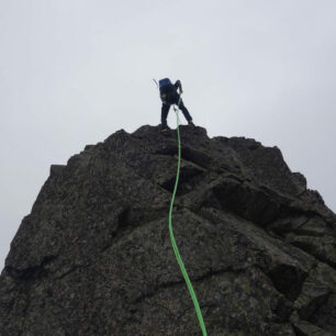 Hrana stále ubíhá, strmost už je příznivější a je zde cítit blízkost vrcholu Žabí kôň (2 291 m n.m.), Slovensko