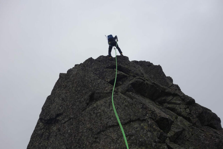 Hrana stále ubíhá, strmost už je příznivější a je zde cítit blízkost vrcholu Žabí kôň (2 291 m n.m.), Slovensko