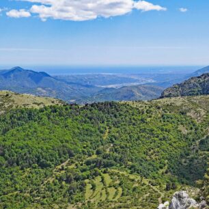 Podhůří Přímořských Alp (Alpes-Maritimes) na jihu Francie.