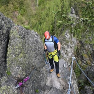 Kalhoty CRAZY PANT ACCELERATION LIGHT MAN skvěle sedí a neomezují nijak v pohybu