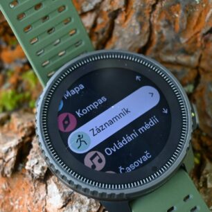 Záznamník je původní LOGBOOK se seznamem sportovních aktivit - SUUNTO VERTICAL TITANIUM SOLAR