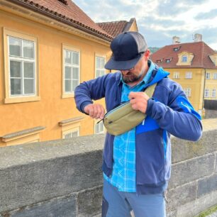 Ledvinky se dnes nosí spíše přes rameno - Thule Aion