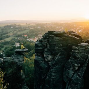 Hřebenovka Českým Švýcarskem, etapa 1 - mezi skálami v Tisé (foto A. Kubíček)