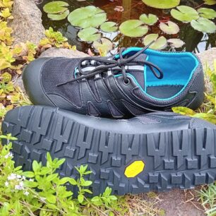 Svršek svou odolností dobře ladí s podrážkou - AHINSA SHOES CHITRA TREK&TRAIL