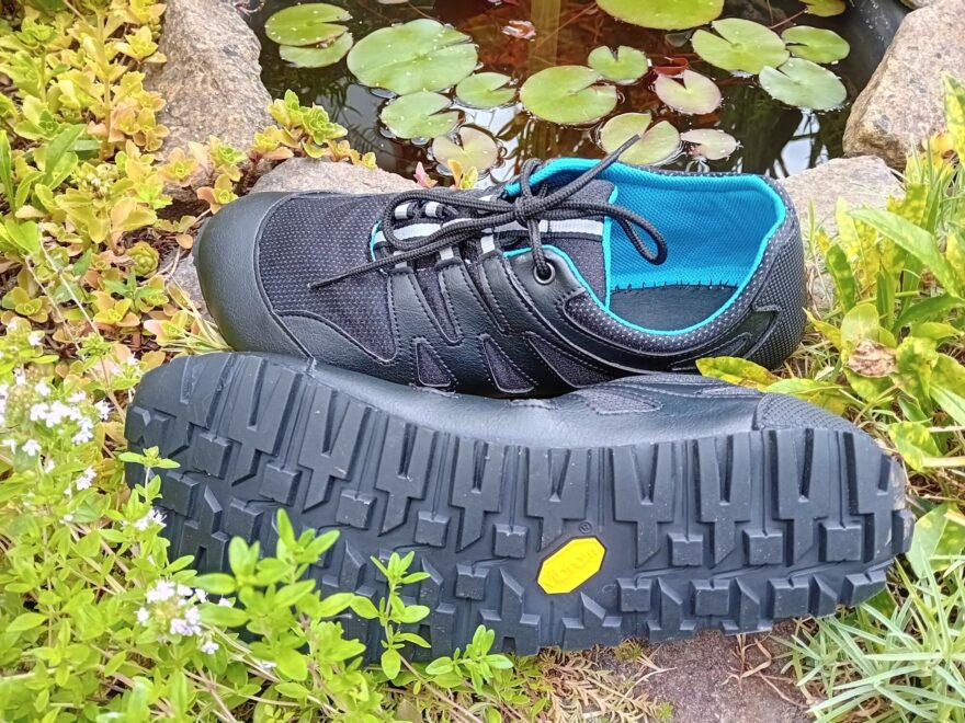 Svršek svou odolností dobře ladí s podrážkou - AHINSA SHOES CHITRA TREK&TRAIL