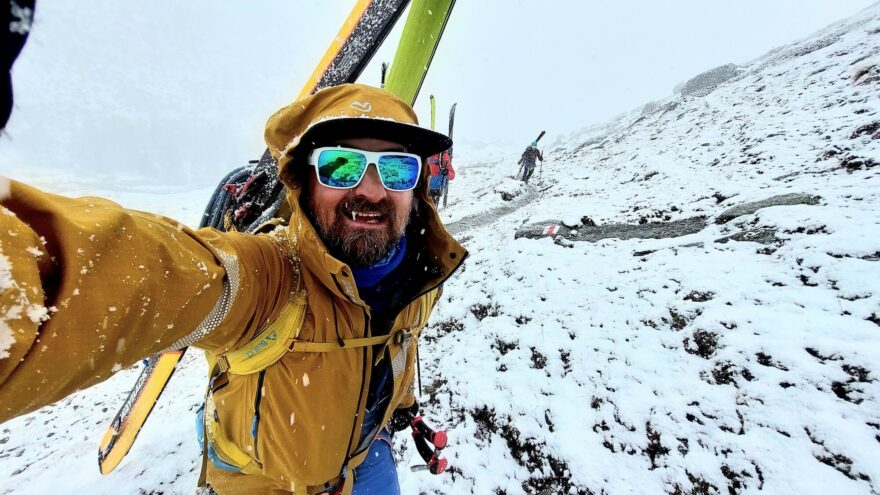 Bunda v pohodě zvládla i takový mokrý sníh a chůzi do kopce - NORTHFINDER DRACI