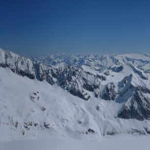 Oblastí vhodných na skialpování je ve Švýcarsku dostatek.