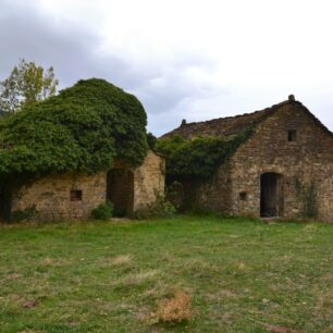 Opuštěná vesnice Susín, Aragonie, Pyreneje, Španělsko.