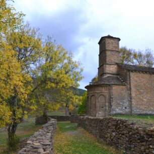 Opuštěná vesnice Susín, Aragonie, Pyreneje, Španělsko.