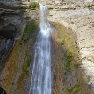 Vodopád Sorrosal ve vesnici Broto, údolí Tena, Pyreneje, Španělsko.