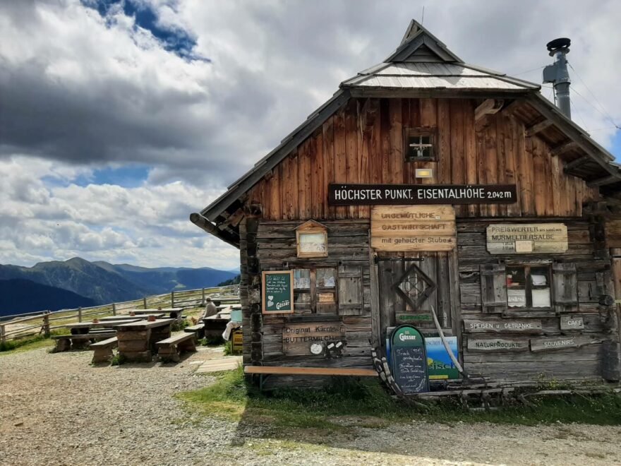 Eisentalhohe, nejvyšší bod vysokohorské silnice Nockalmstrasse. Alpy, Korutany, Rakousko.