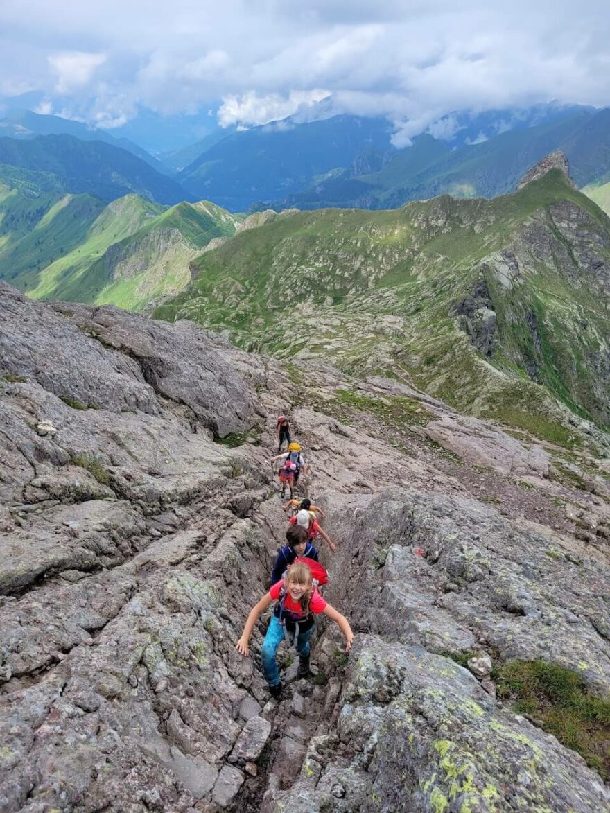 Mírně exponované úseky na treku v Orobijských Alpách, Itálie