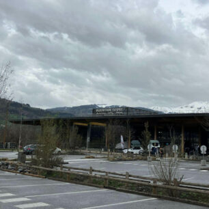 Mountain Store v Chamonix je chrámem turistických značek, patřící pod sportovní řetězec Decathlon.