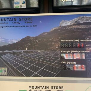 Mountain Store v Chamonix je chrámem turistických značek, patřící pod sportovní řetězec Decathlon.