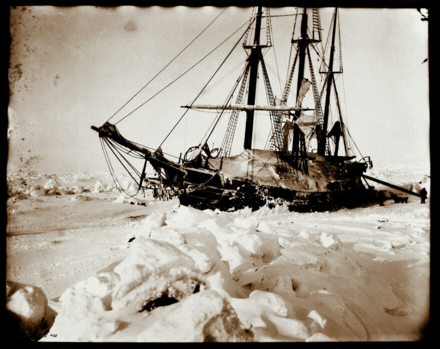 Fridtjof Nansen oblékal Devold na výpravě vstříc severnímu pólu, kterého chtěl dosáhnout driftováním na mořských proudech na lodi Fram.