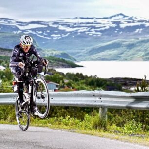 Dan Polman na závodě North Cape –Tarifa, během něhož v roce 2022 ujel 7400 km bez podpory přes 15 evropských zemí z nejsevernějšího na nejjižnější bod evropského kontinentu během necelých 25 dní.