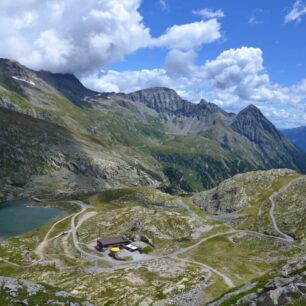 Výšlap k Weissee z mezistanice lanovky k Mölltalskému ledovci ve Vysokých Taurách. Alpy, Korutany, Rakousko.