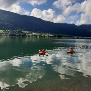 Ossiachersee, Alpy, Korutany, Rakousko.