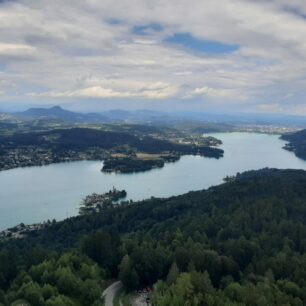 Výhledy z Pyramidenkogel nad Wörthersee, Korutany, Rakousko, Alpy