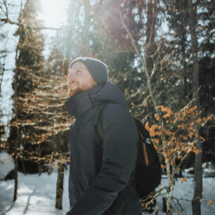 Pánská turistická nepromokavá parka SH 500 ochrání před větrem i vlhkem.