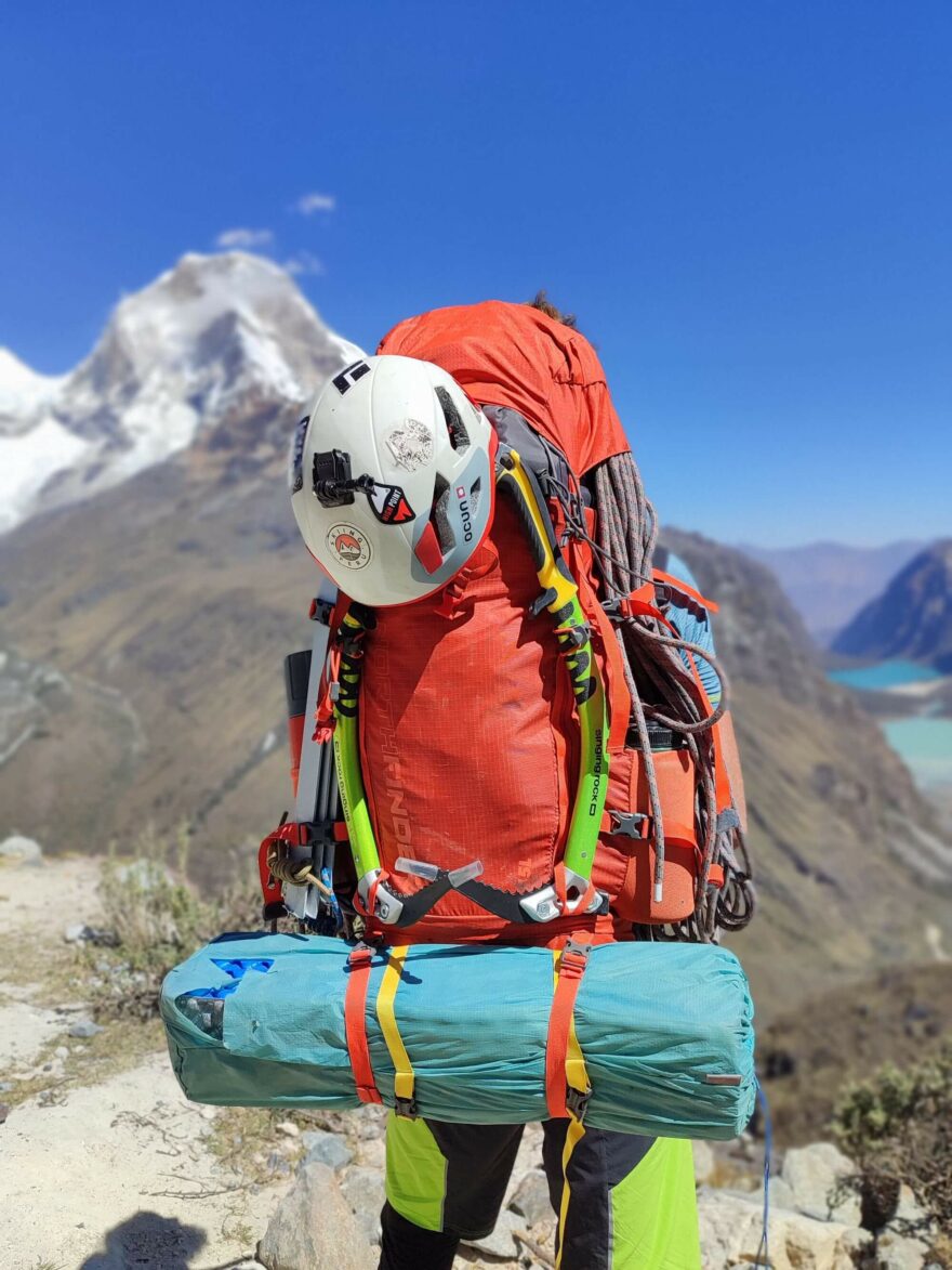 Plně naloženo v pozadí s Huascaranem - Northfinder Annapurna