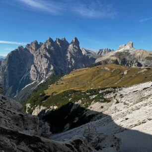 Ferrata Giovanni Lipellav Itálii na krásné hoře Tofana di Rozes.