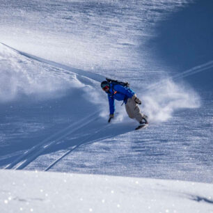 Gruzínský freeride - sbalit stan, pořídit si kamna, expediční sáně a vyrazit. Objevte nová místa v Gruzii ve filmu Salaš na Snow Film Festu