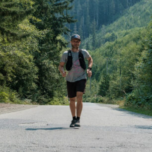 David Kaplan uběhl 9 maratonů za 9 dnů přes kanadský Vancouver Island pro Lékaře bez hranic