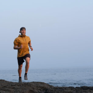 9 maratonů za 9 dní: David Kaplan přeběhl kanadský ostrov Vancouver od oceánu k oceánu pro dobrou věc.