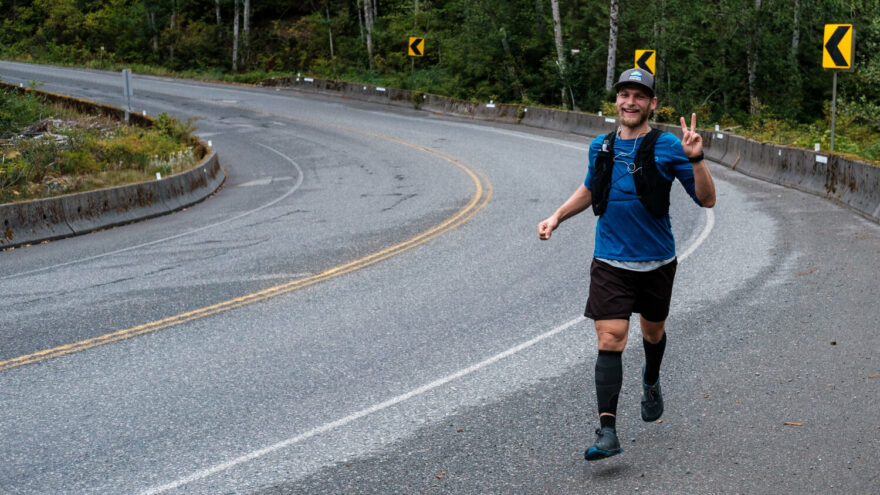 David Kaplan uběhl 9 maratonů za 9 dnů přes kanadský Vancouver Island pro Lékaře bez hranic