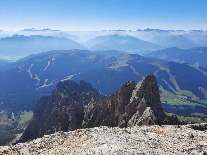 Königsjodler Klettersteig nás vyvede na Hoher Kopf na hřebeni na dohled vrcholu Hochkönig (2941 m), nejvyšší hory Berchtesgadenských Alp.