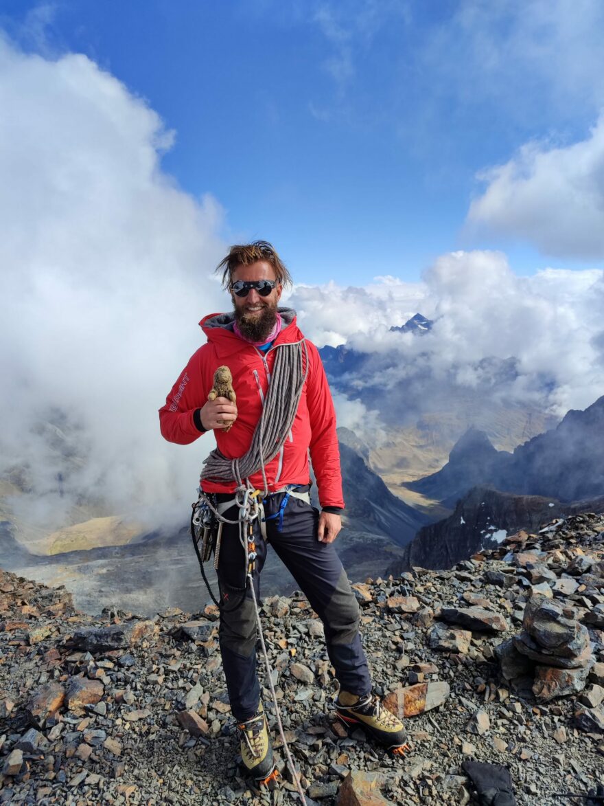 Radost na vrcholu Pequeno Alapamayo a pohodový výstup v kalhotách MONTURA VERTIGO