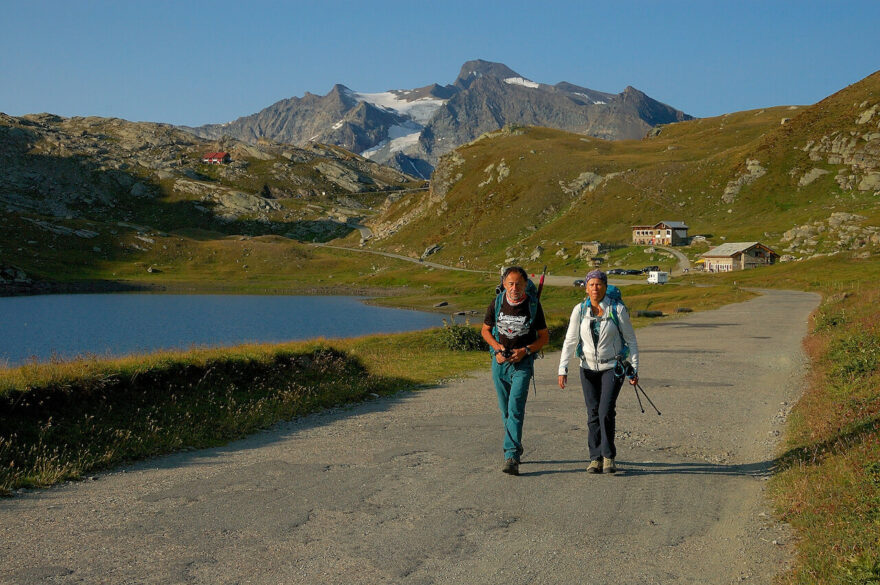 Trek Gran Paradiso vás zavede do zelených svěžích údolí s modrými hladinami jezer