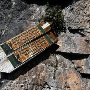 Ferrata Caspai se vypíná v provincii Brescia nad obcí Lodrino.