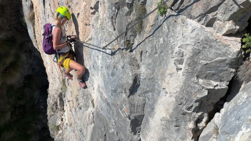 Ferrata Caspai se vypíná v provincii Brescia nad obcí Lodrino.