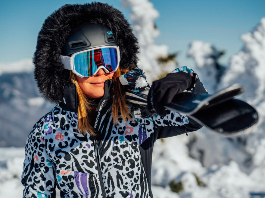 I na svahu můžete vypadat stylově! Lyžařská bunda Northfinder Vivian poskytne ochranu před nepřízní počasí a nadchne výrazným trendy potiskem.