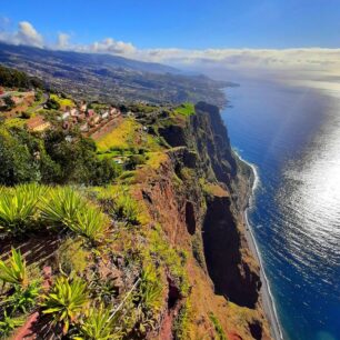 Cabo Girao na jižním pobřeží je nejvyšším útesem Madeiry.