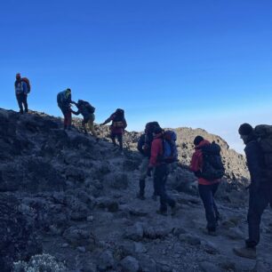 Závěr výstupu na Barranco Wall, nejvyšší vrchol Tanzánie i celé Afriky - Kilimandžáro