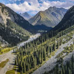 Neznačená a relativně neznámá trasa Ak-Suu Traverse, Kyrgyzstán