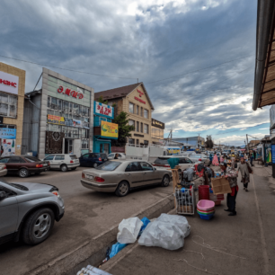 Neznačená a relativně neznámá trasa Ak-Suu Traverse, Kyrgyzstán