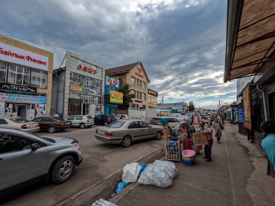 Neznačená a relativně neznámá trasa Ak-Suu Traverse, Kyrgyzstán