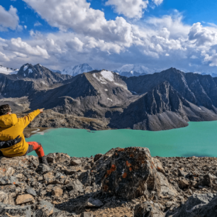 Neznačená a relativně neznámá trasa Ak-Suu Traverse, Kyrgyzstán