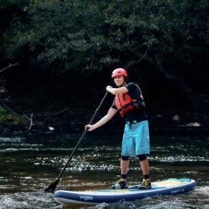 Paddleboarding na řece Hornád